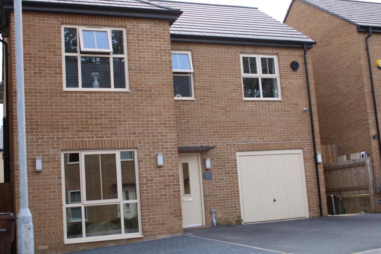 Haven - Spacious Luxury Home Perfect For Families, Couples And Contractors! 5Mins To Xscape And Junction 32! Castleford Luaran gambar