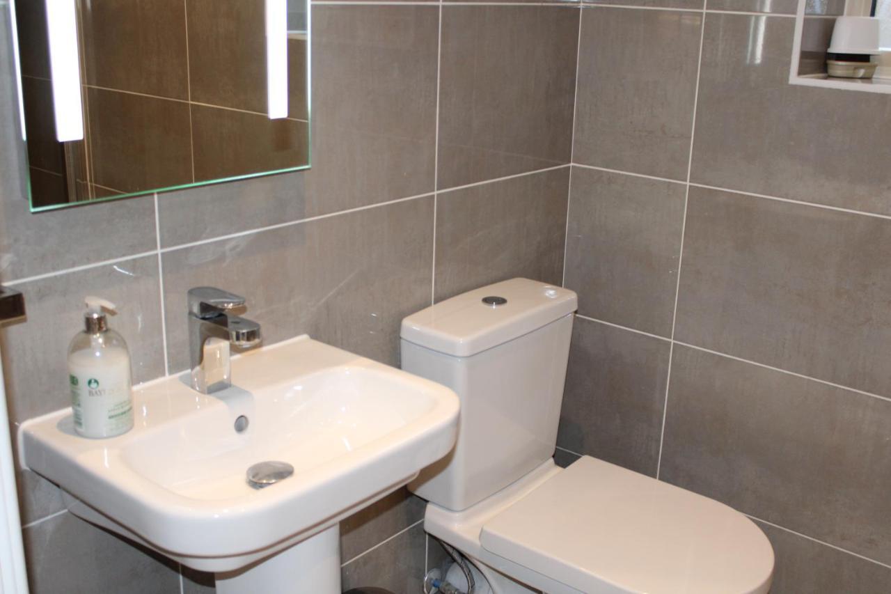 Haven - Spacious Luxury Home Perfect For Families, Couples And Contractors! 5Mins To Xscape And Junction 32! Castleford Luaran gambar