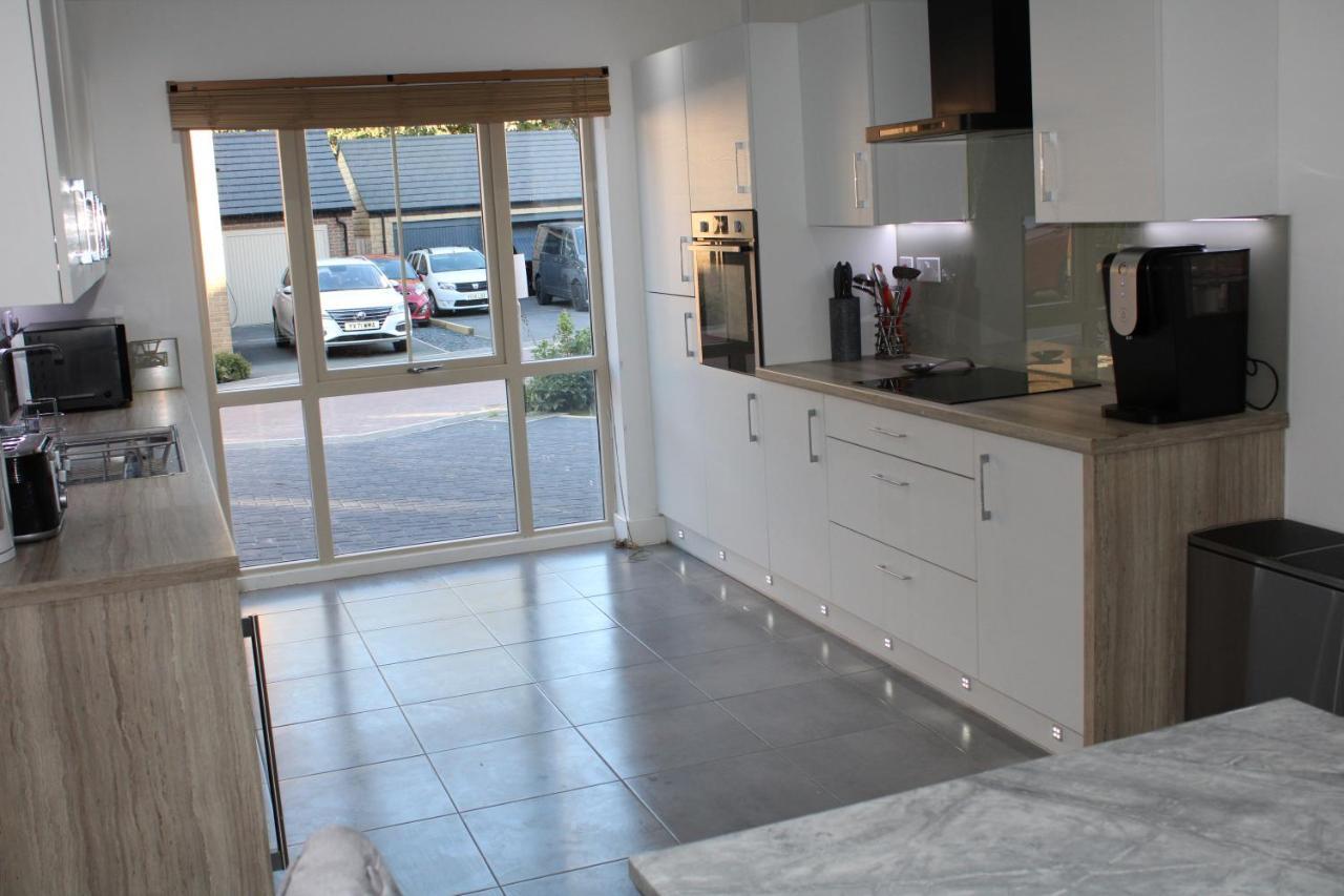 Haven - Spacious Luxury Home Perfect For Families, Couples And Contractors! 5Mins To Xscape And Junction 32! Castleford Luaran gambar