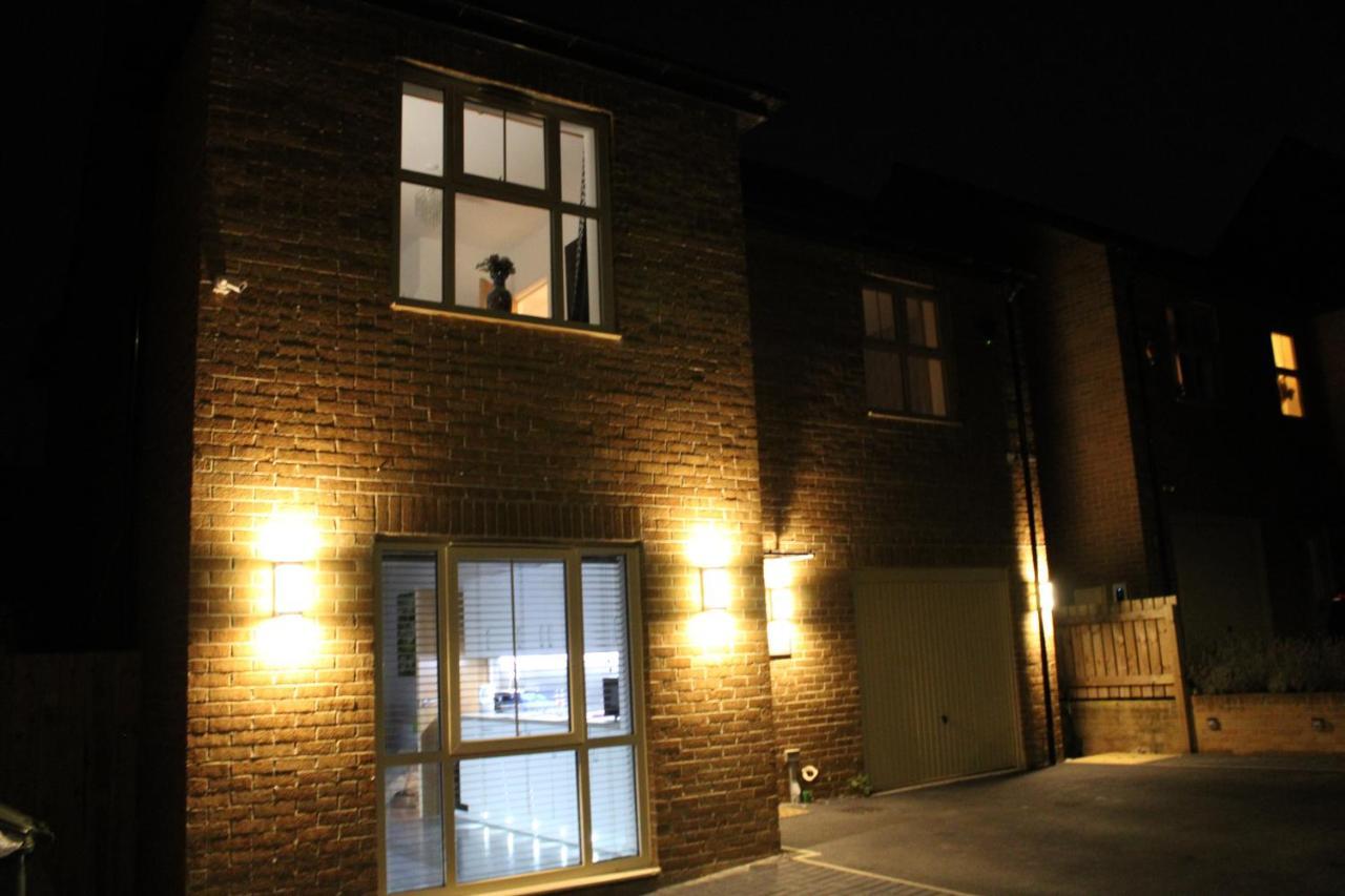 Haven - Spacious Luxury Home Perfect For Families, Couples And Contractors! 5Mins To Xscape And Junction 32! Castleford Luaran gambar